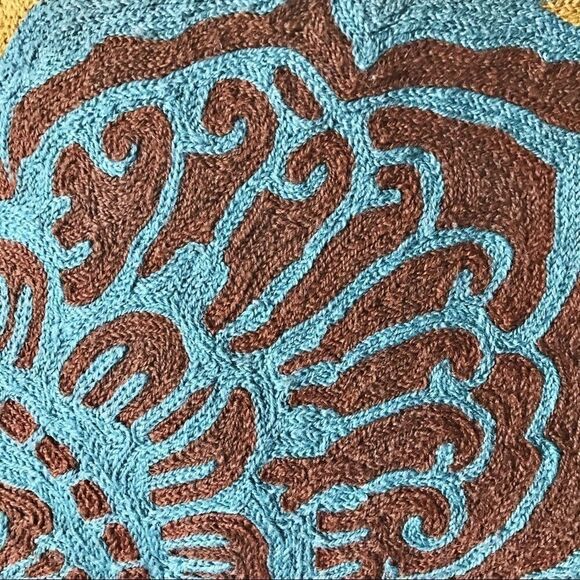 ANTHROPOLOGIE 100% Wool Embroidered pillow 30x30 - Picture 5 of 7